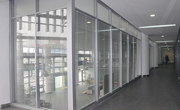深圳辦公室裝修玻璃間隔